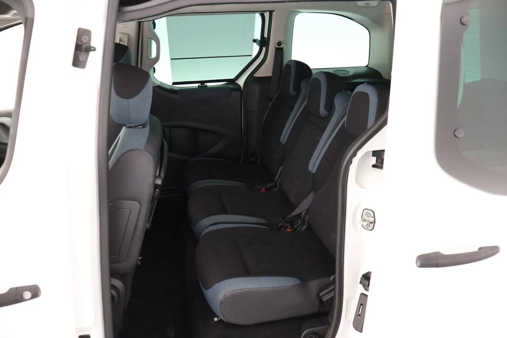 Car Image - 5FeFB9sGkJ6ils7cfDZoVn