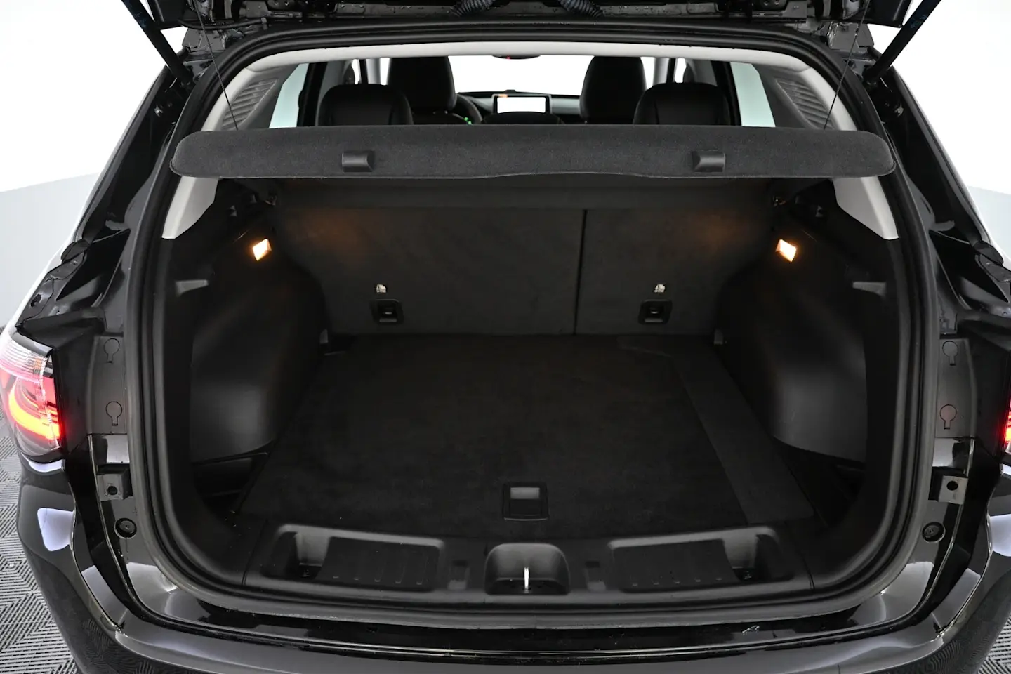 Car Image - 3YlR729QiADVFzF2FaNvbC