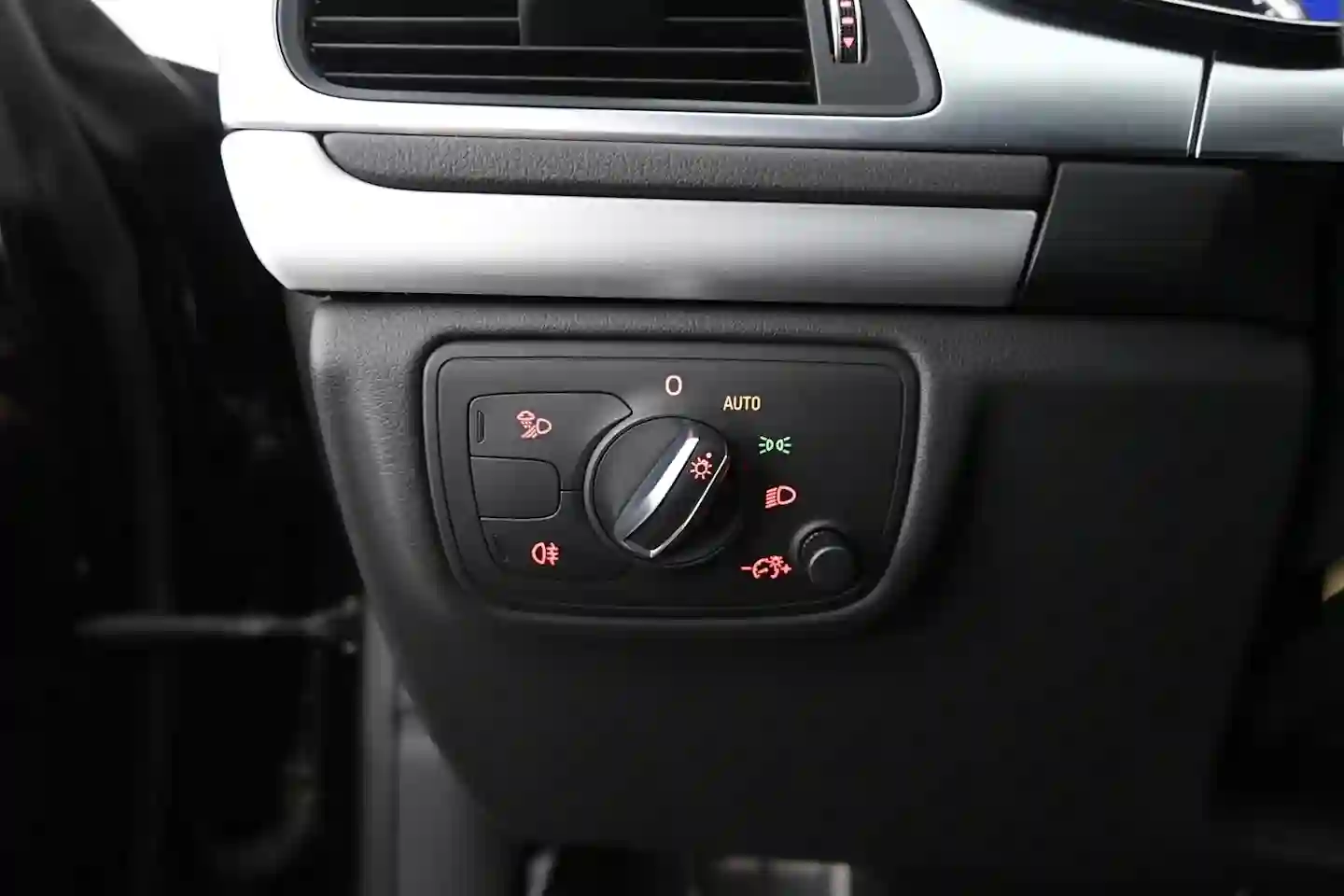 Car Image - 4vZA4TXxZTKUvXRzIKnhdy