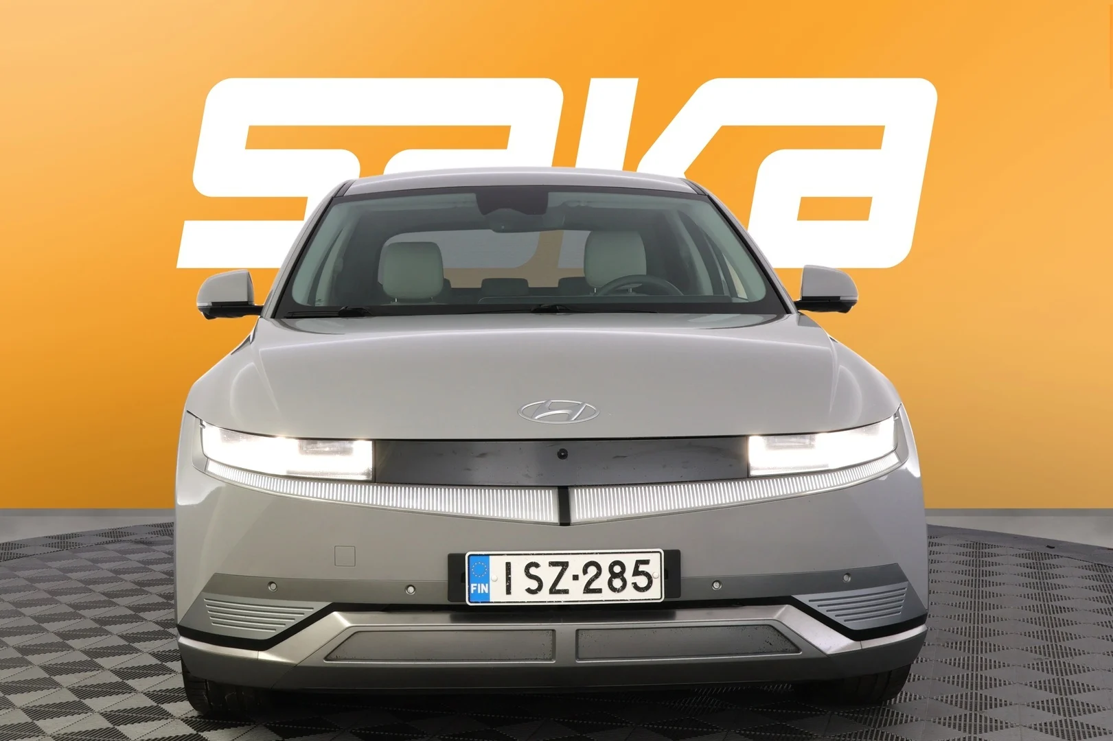 Car Image - 5leXTOqvLWkkbVH1WR5J9e