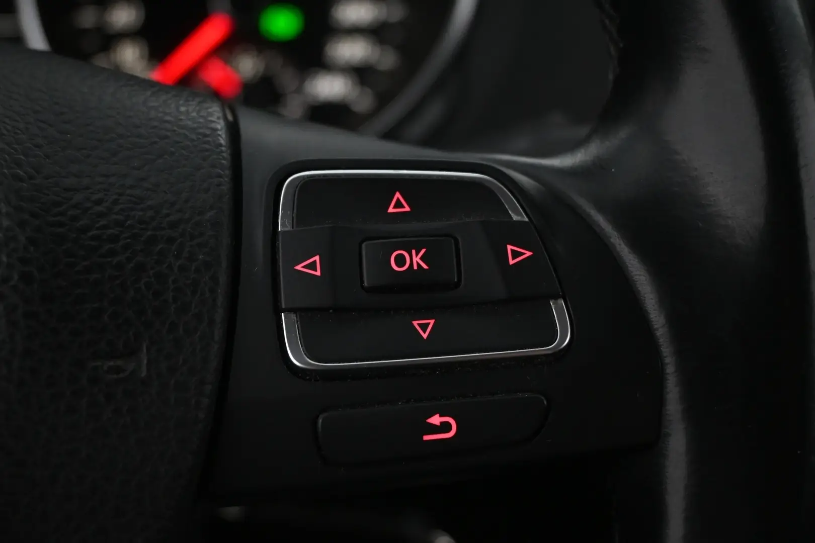 Car Image - 1RHrr6IdQq6AT0oHzhn2os