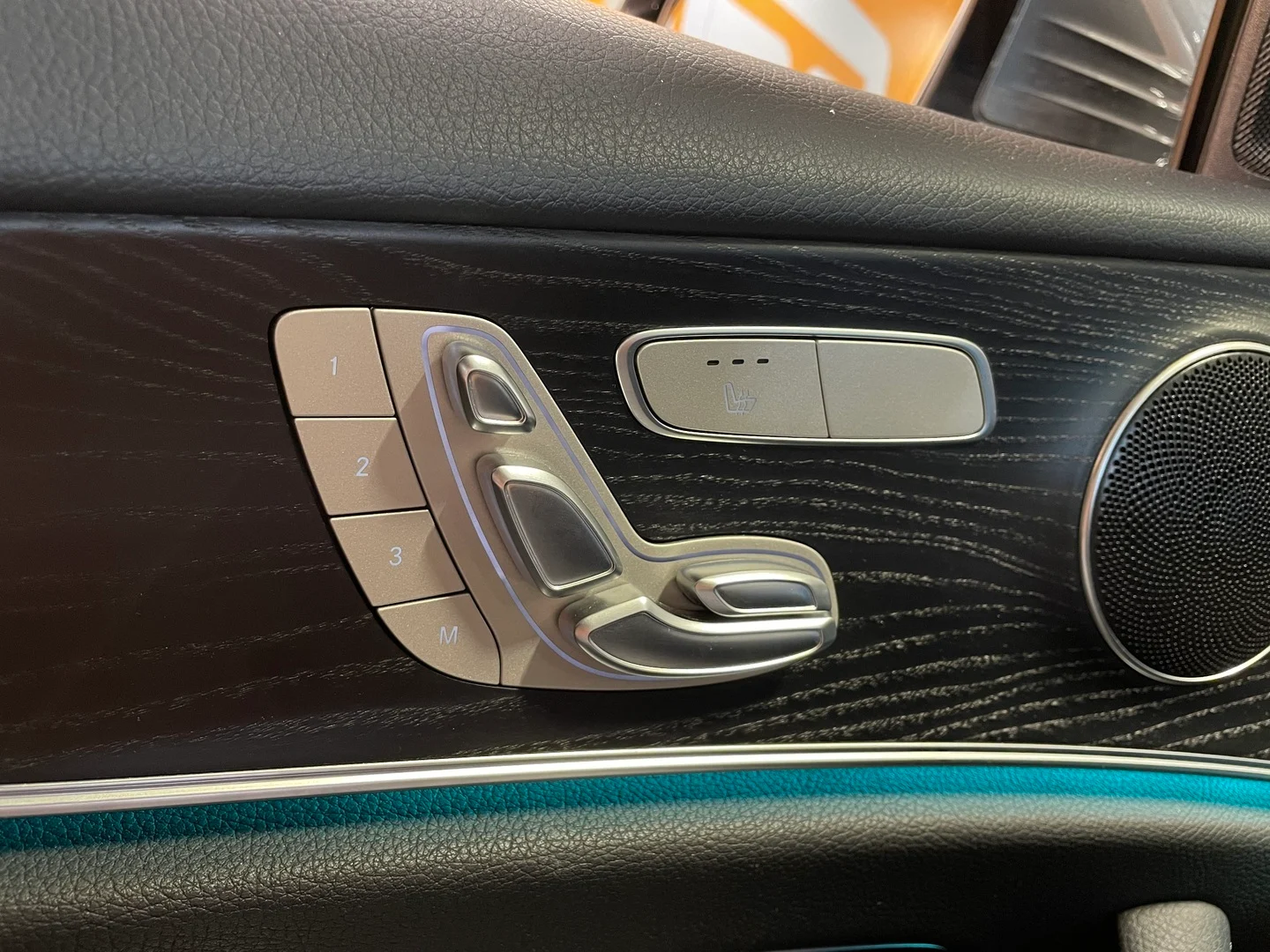 Car Image - 6dsheD4qdf7r1SccRR8xbn