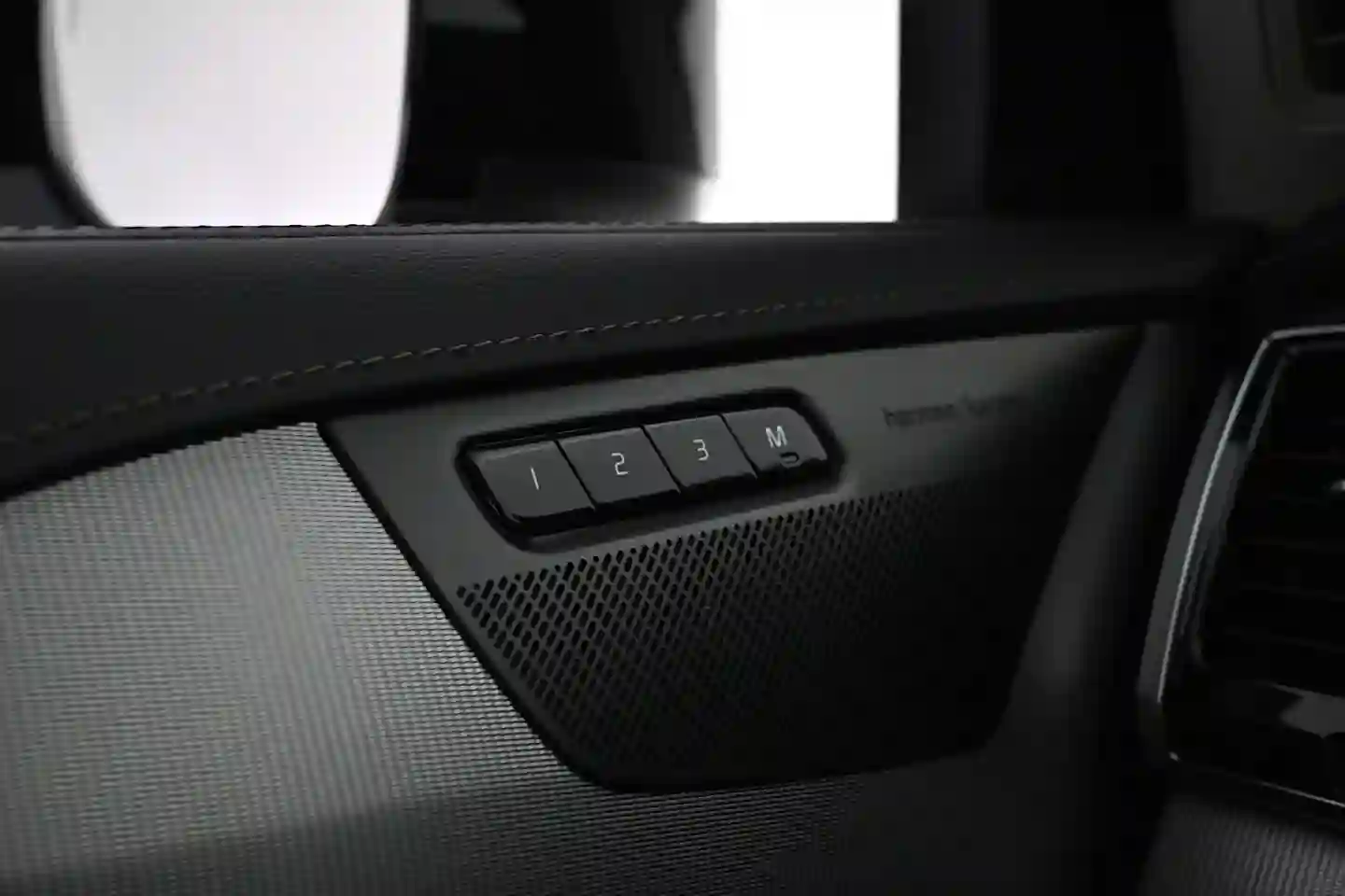 Car Image - 3yRjCiy5EDWb5wE8V5Y0uk