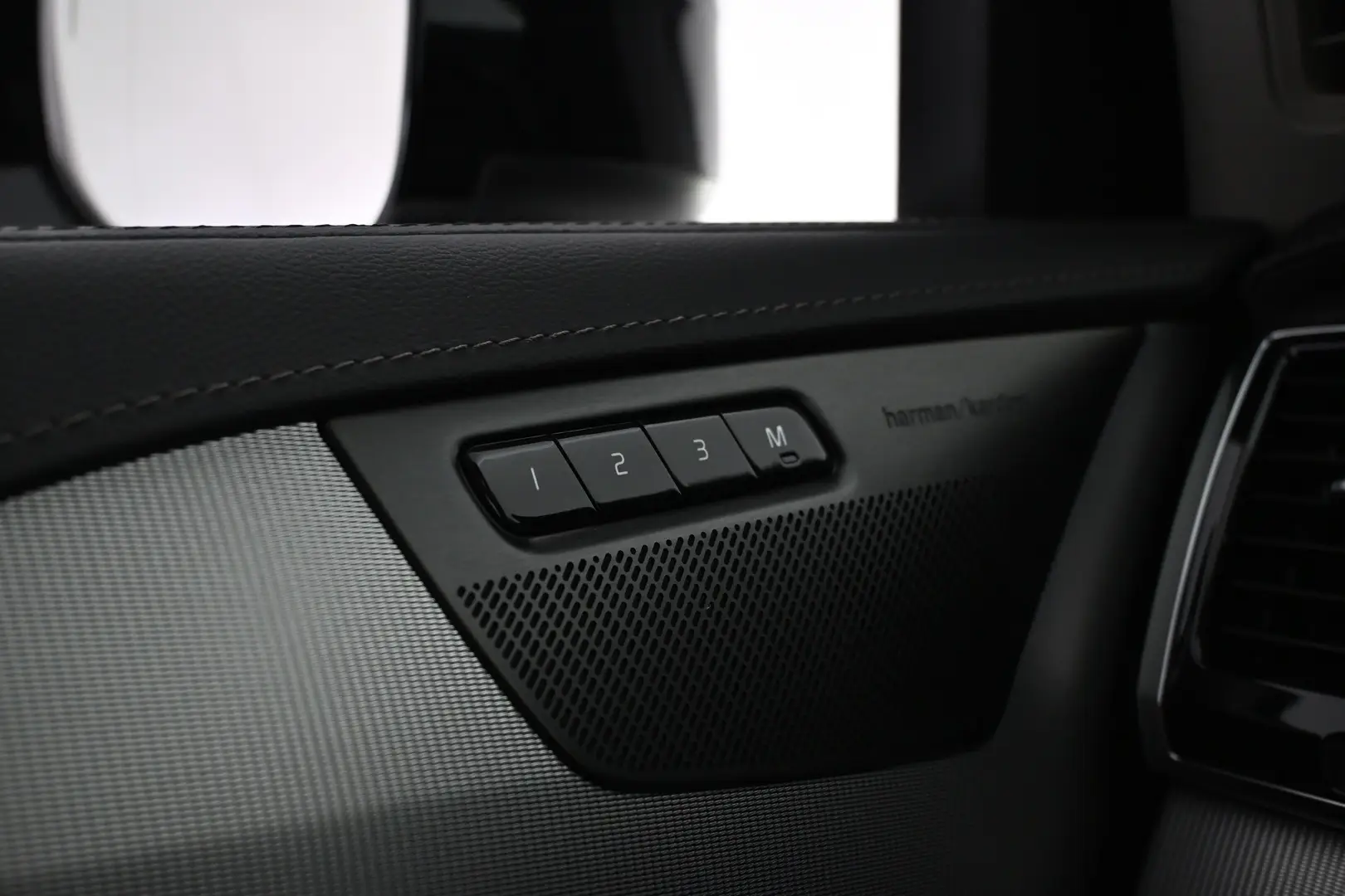 Car Image - 3yRjCiy5EDWb5wE8V5Y0uk