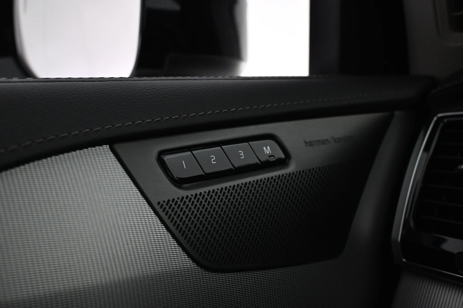 Car Image - 3yRjCiy5EDWb5wE8V5Y0uk