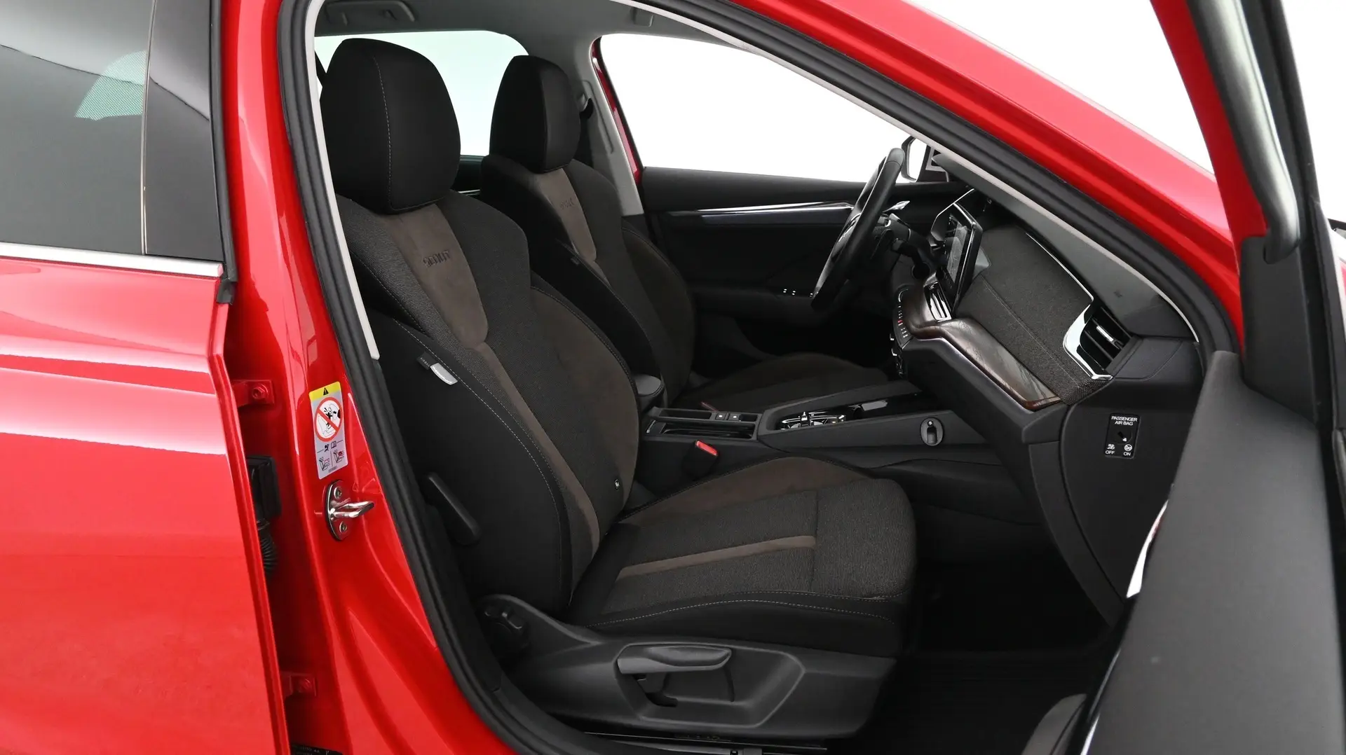 Car Image - 4asvYv8OmEsXSdr0dWaDBl