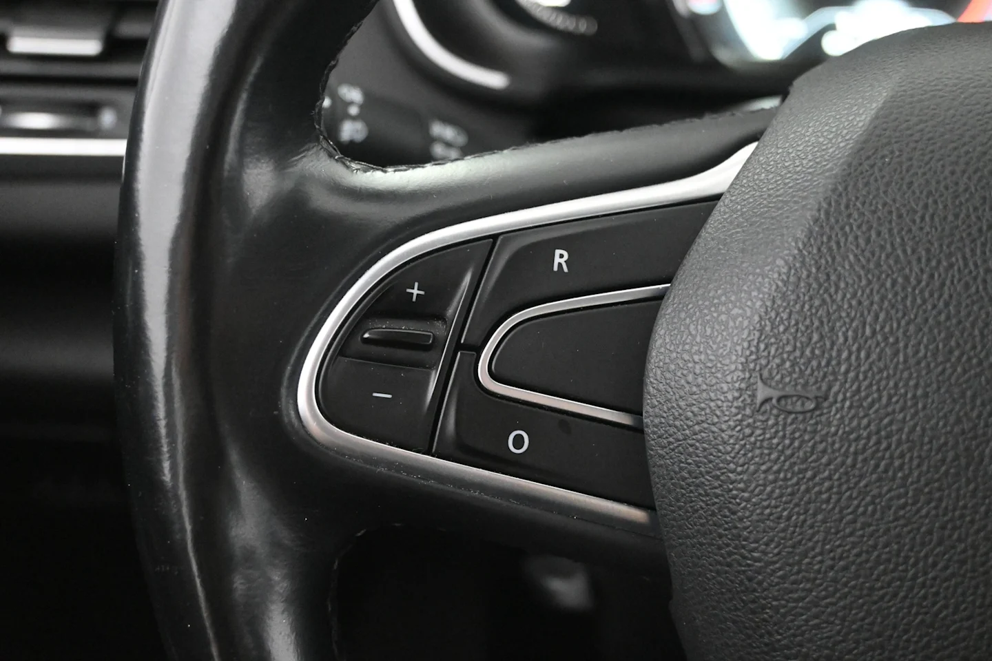 Car Image - 2yZ9HQBTSWHJ20FcsxNmt7