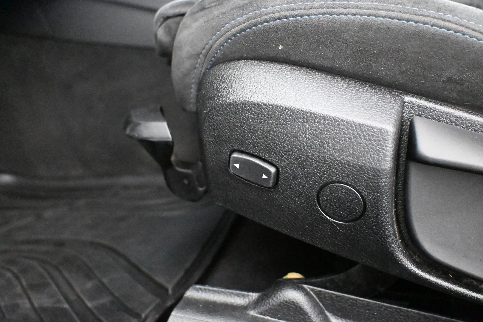 Car Image - 5HppEjRyeYxynhIPctQoCA