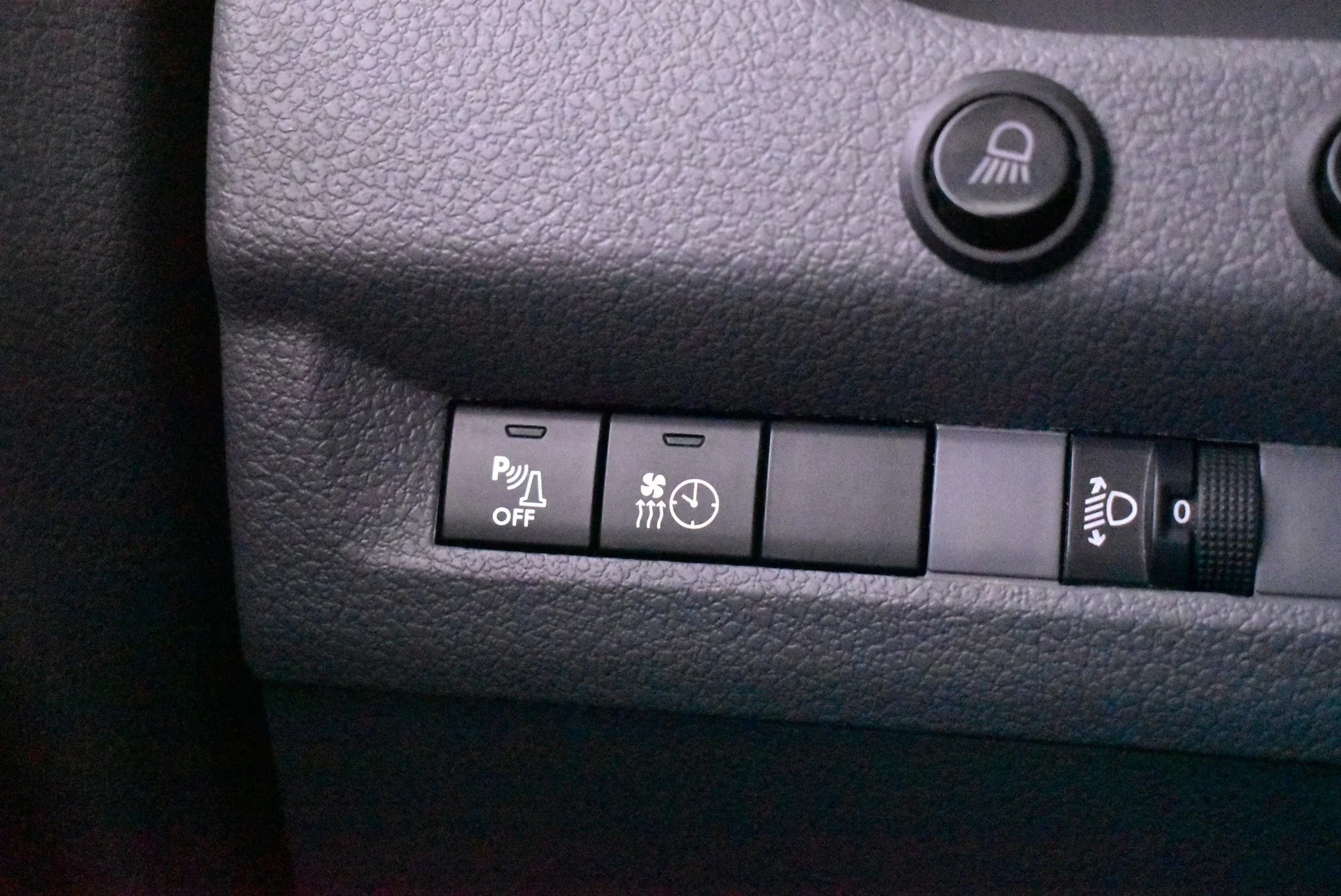 Car Image - 27SnxqOjkp4bzP0jn44LMy