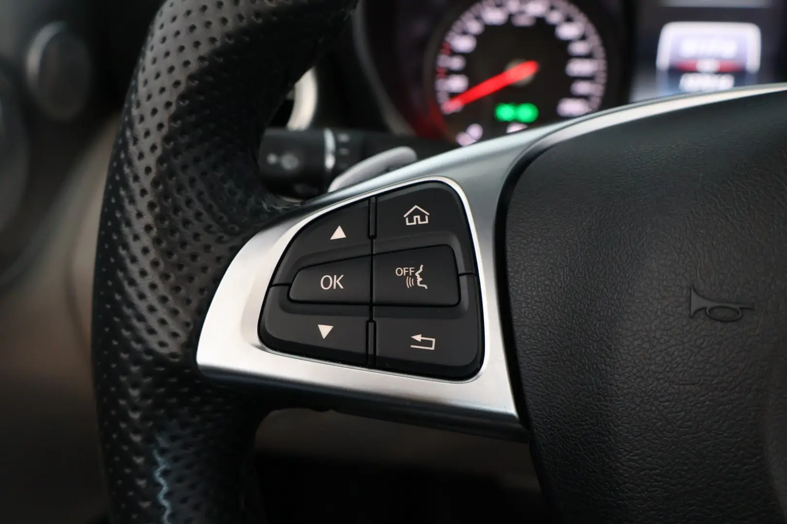 Car Image - 3fBXaejgBTpfaBWfKca1XI