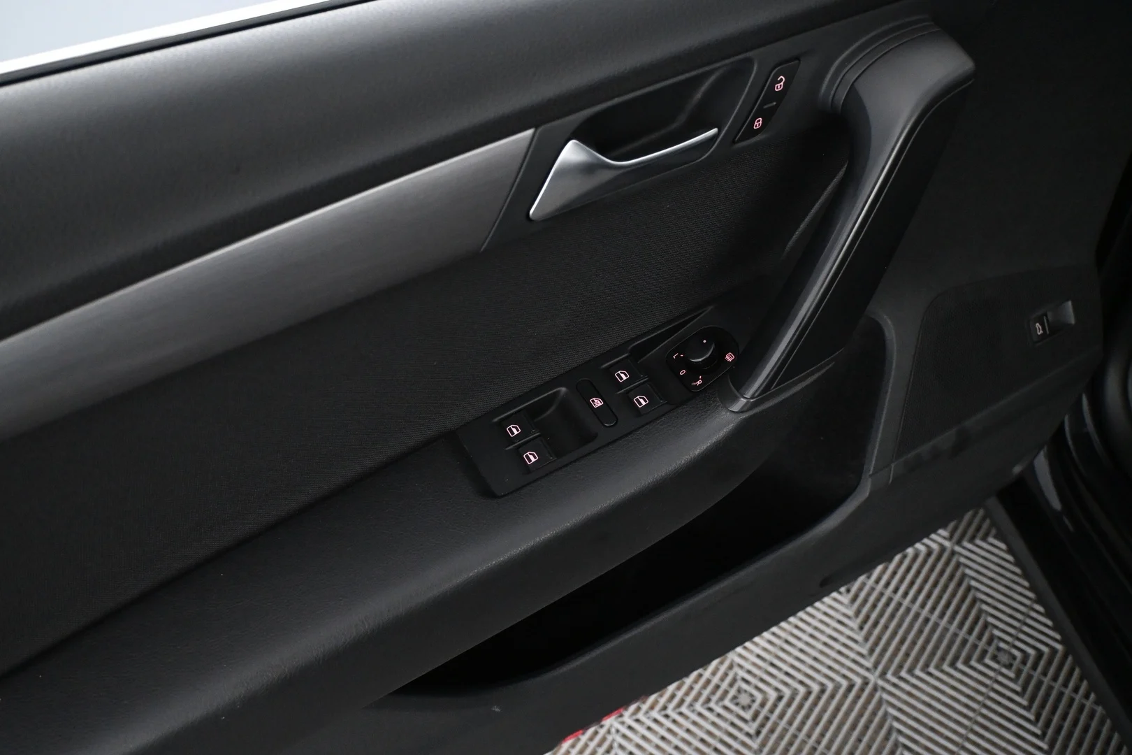 Car Image - 4ADE0O1Ah8KZHZ8MbdGVoC