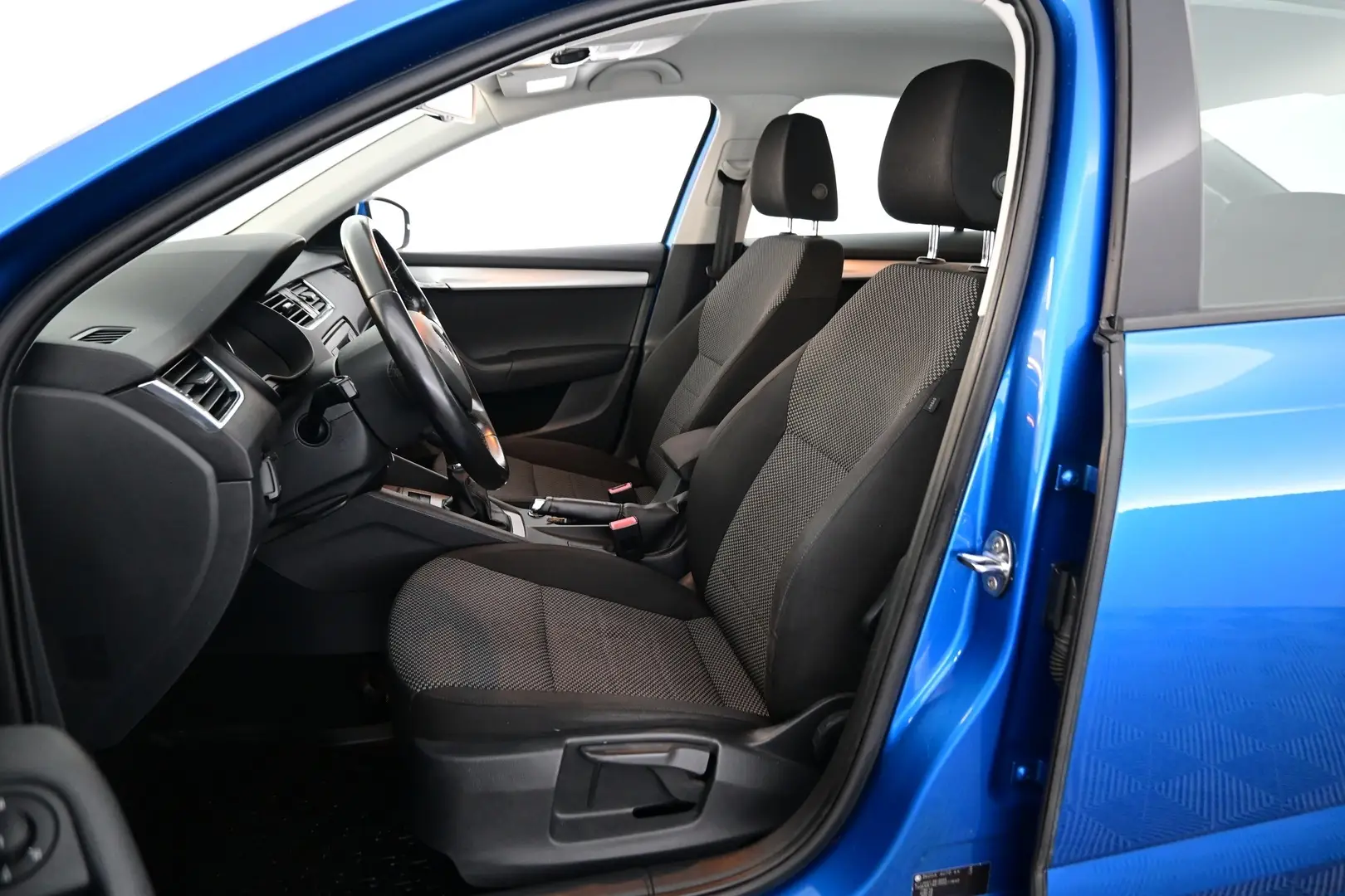 Car Image - 6RjKkTGoflRrPxh2rh9Dea