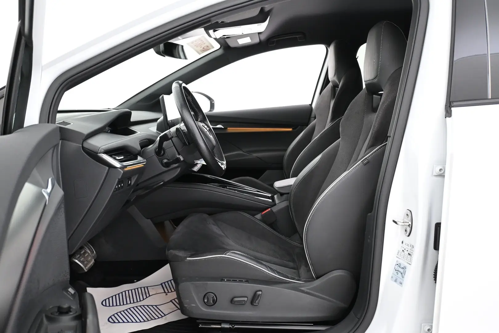 Car Image - 67f0P4Cwi2clHJnZLfDdLN