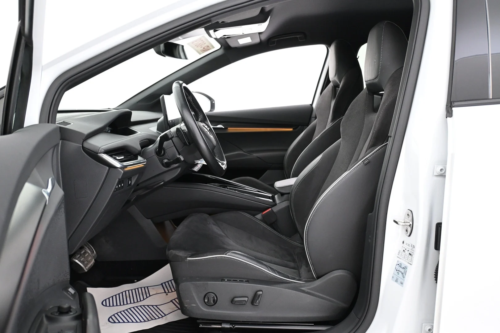 Car Image - 67f0P4Cwi2clHJnZLfDdLN