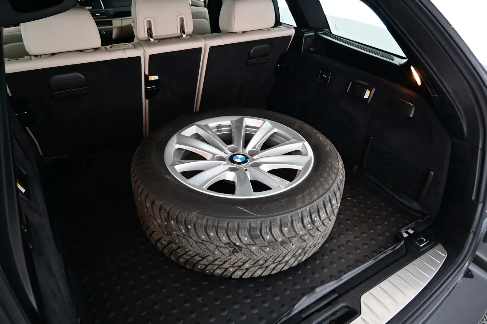Car Image - 3PWFnGQ8r1iK4Rg4i2gtVL