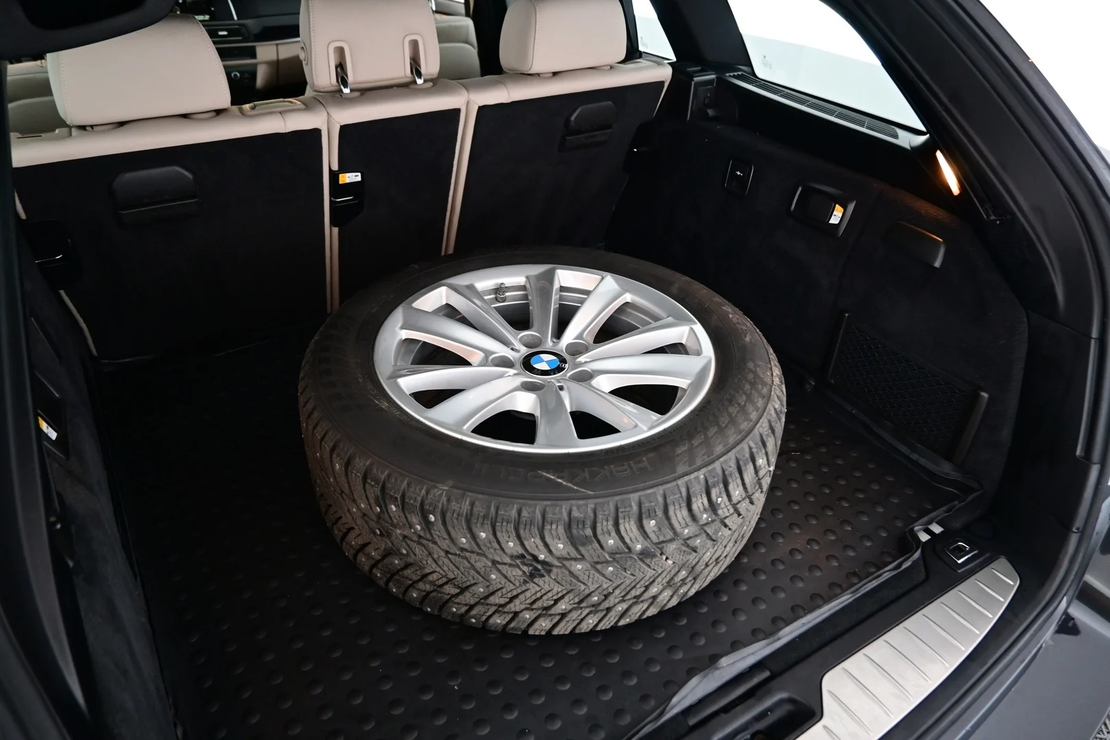 Car Image - 3PWFnGQ8r1iK4Rg4i2gtVL