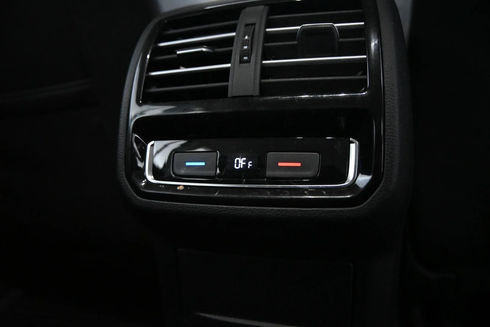 Car Image - 32MWWi9ZiD7MOLz5aEccve