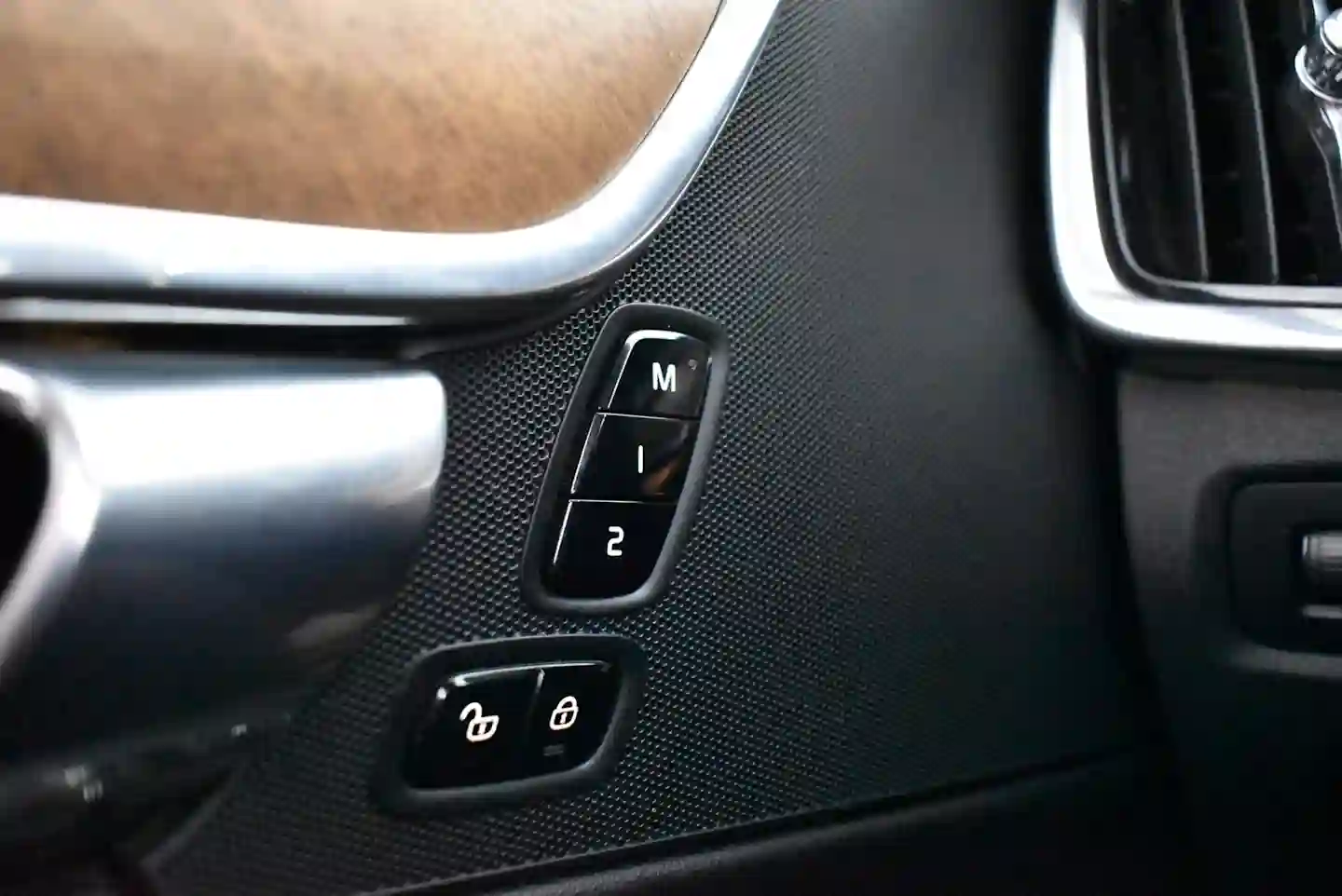 Car Image - 44kxJzRqzvbMQyrDeUxTIZ