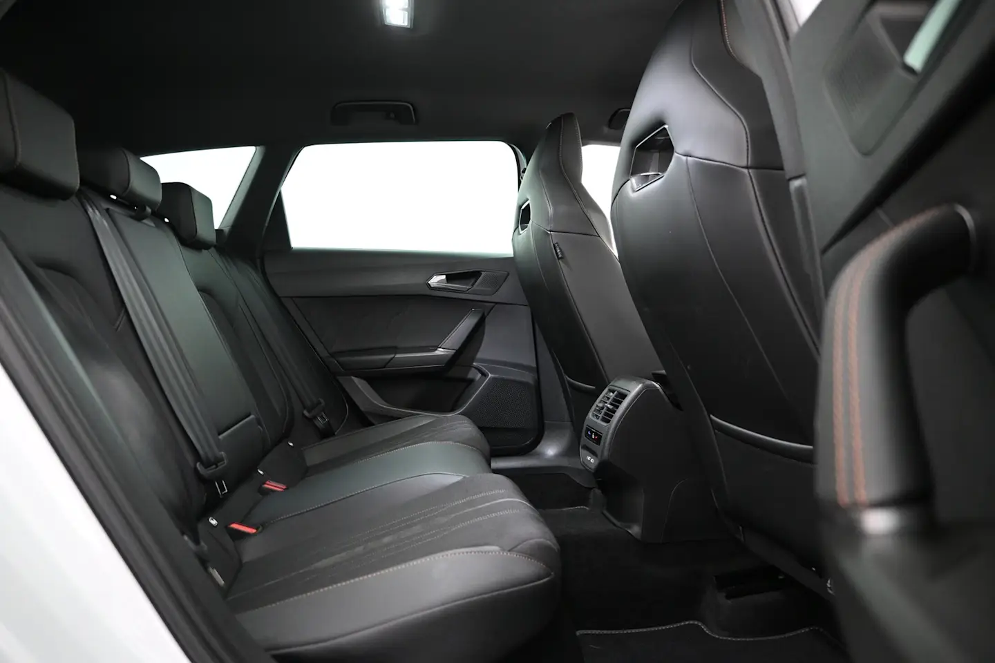 Car Image - 6qUmPknYV8RbM7Ee1X80BK