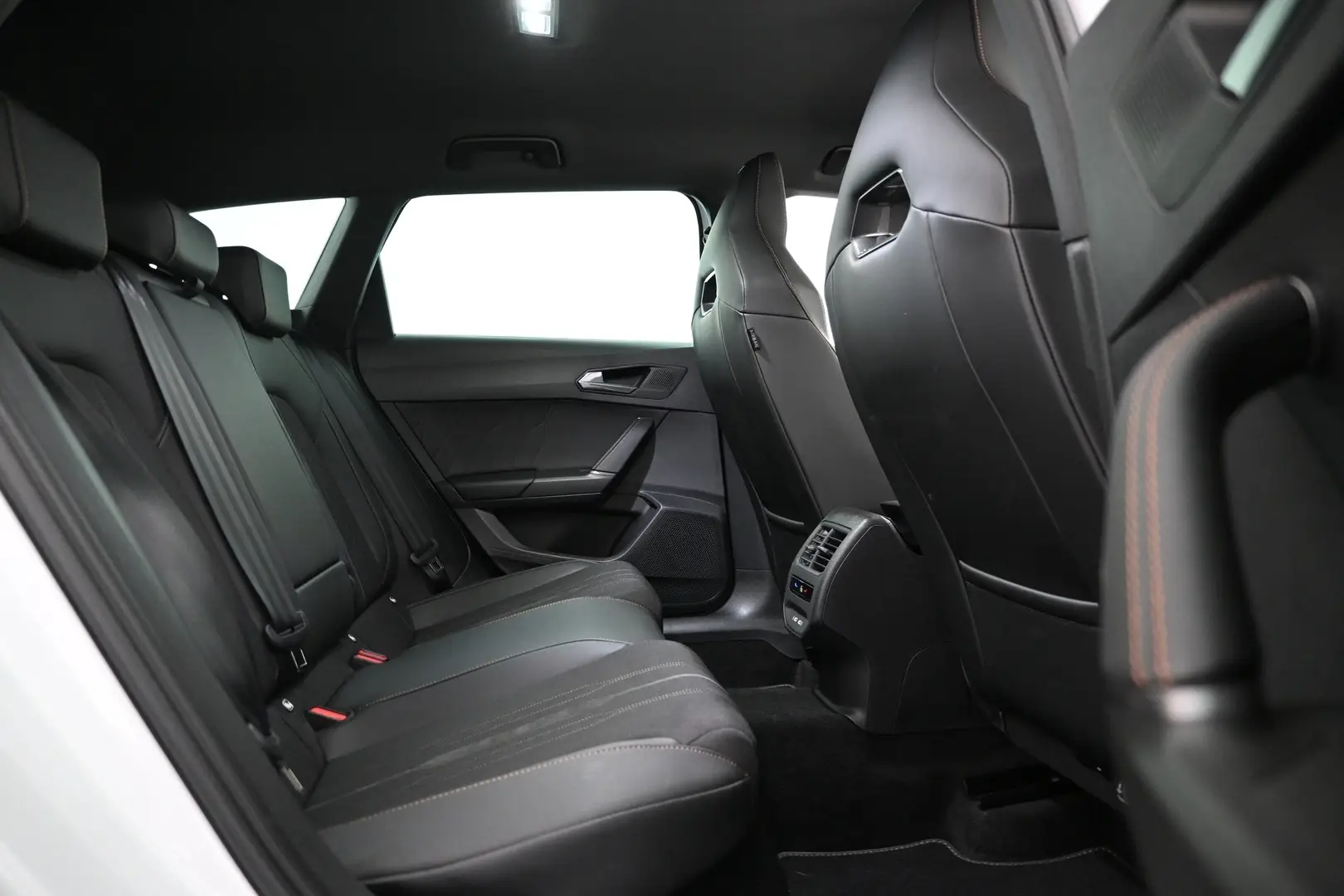 Car Image - 6qUmPknYV8RbM7Ee1X80BK