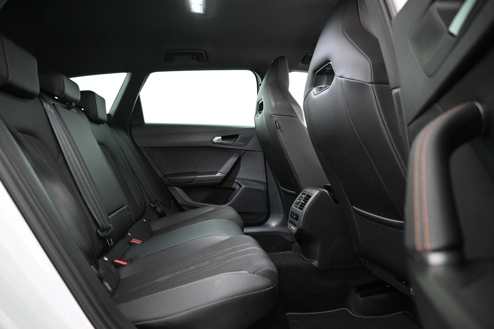 Car Image - 6qUmPknYV8RbM7Ee1X80BK
