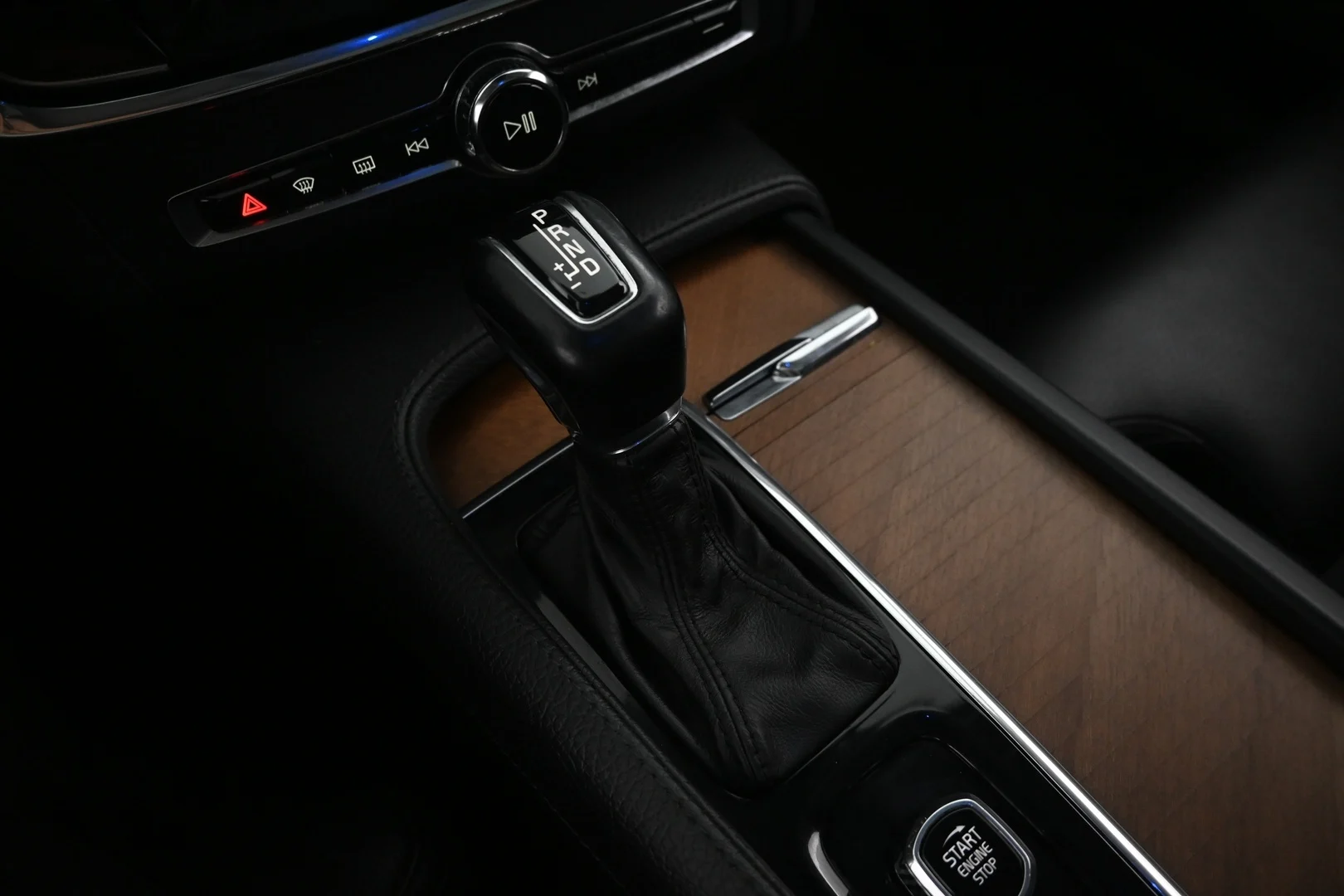 Car Image - aCcdcAkfromRvNpQ3EJvK