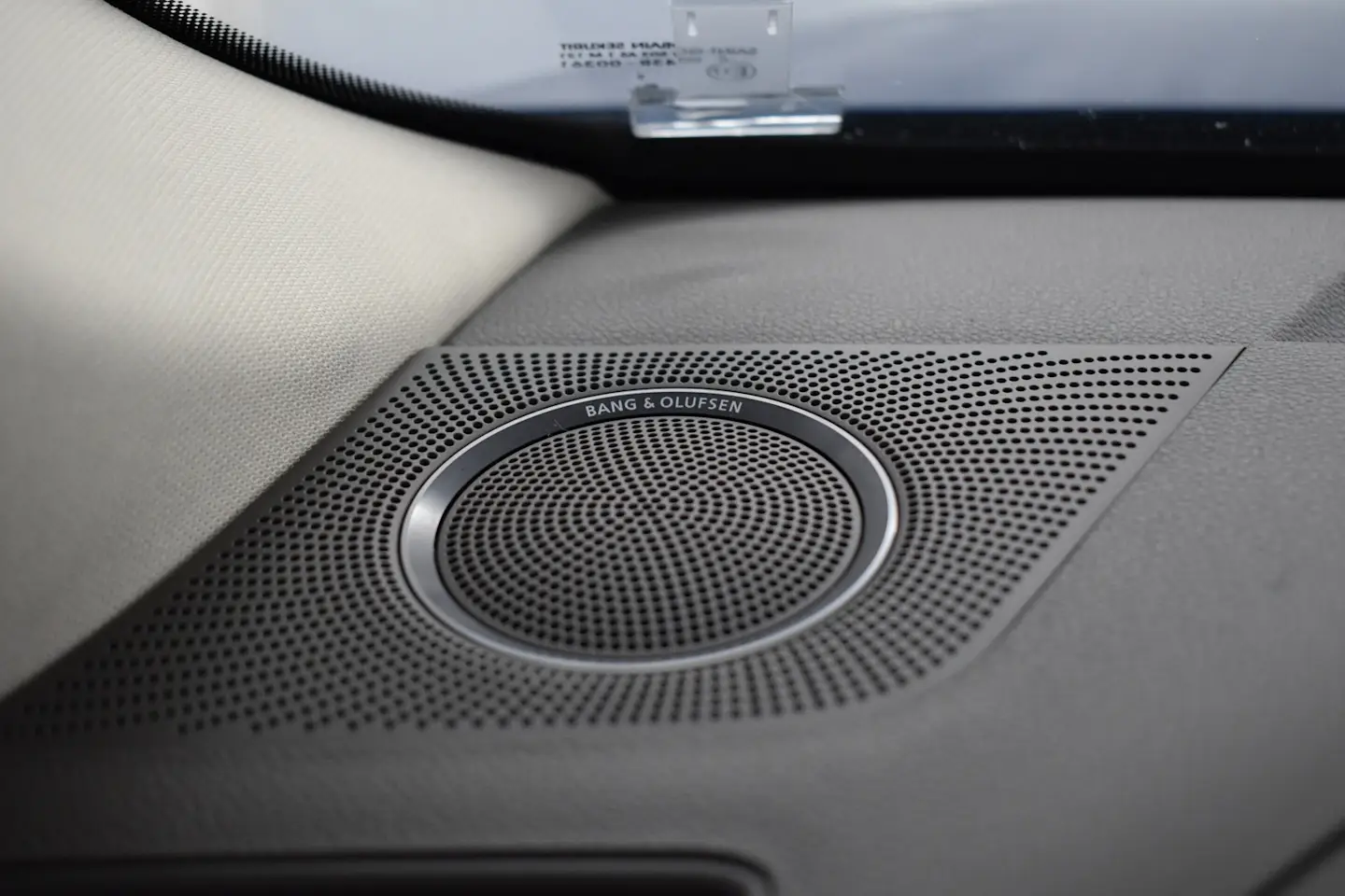 Car Image - 3ReWUYi70AcWMrYCBkge7u