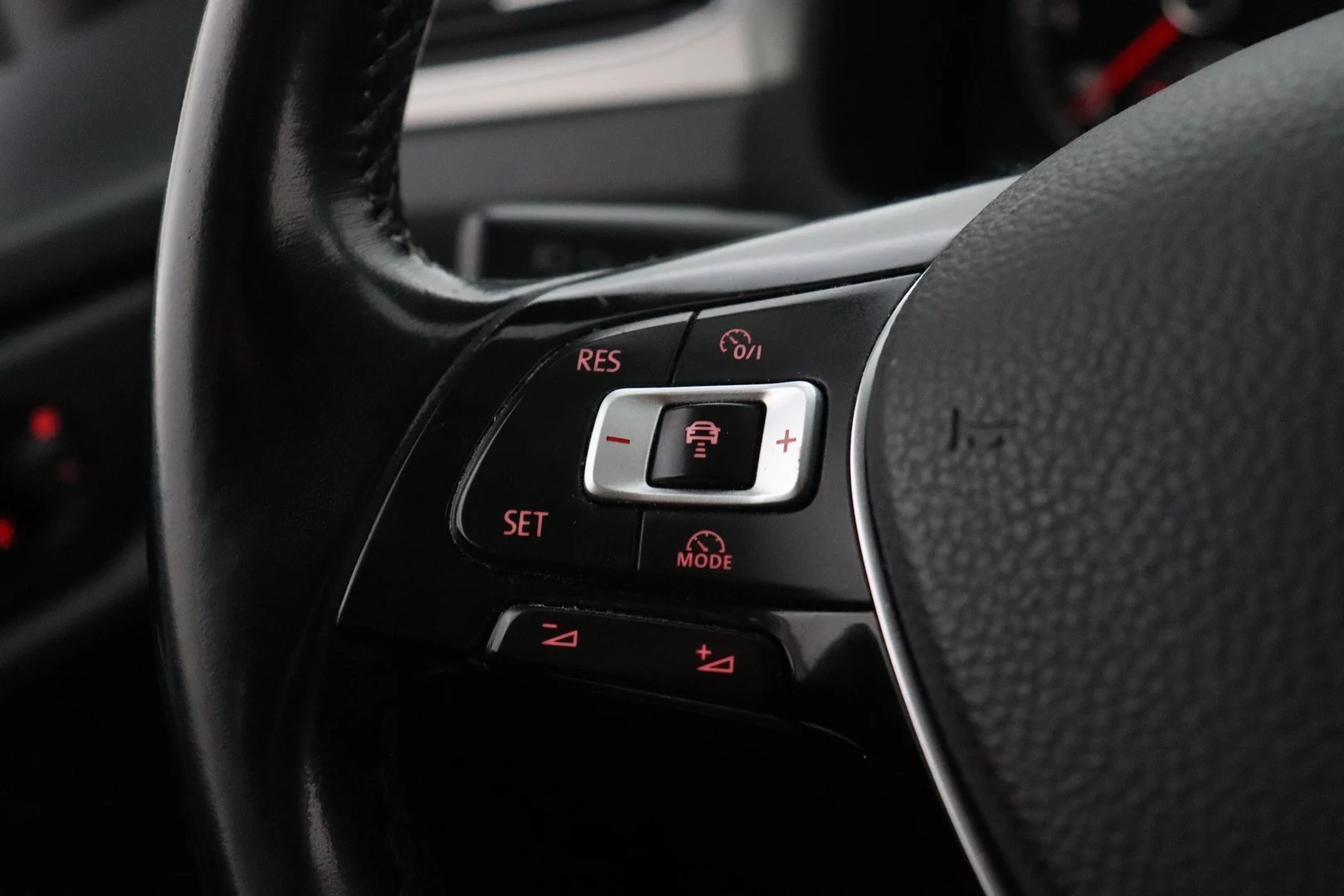 Car Image - 6CE707vTjlWGVnspzBL2XB