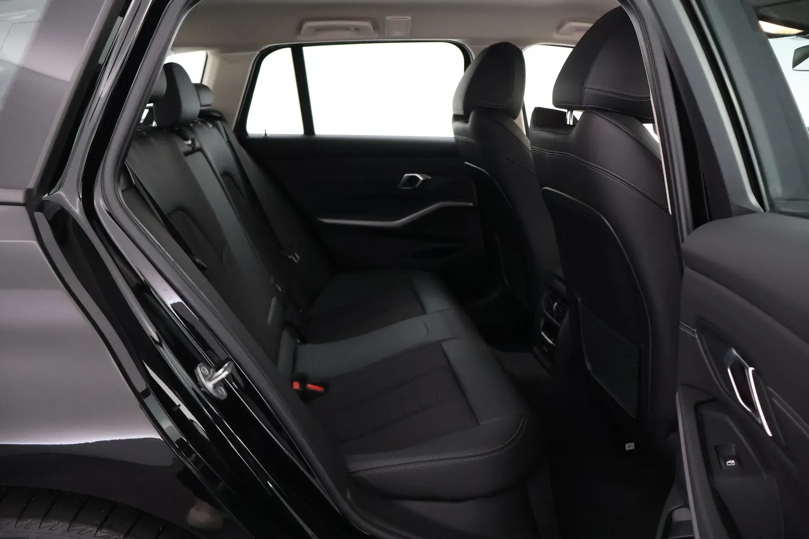 Car Image - 5c42CAoBa8lWlVfhPDl3wY
