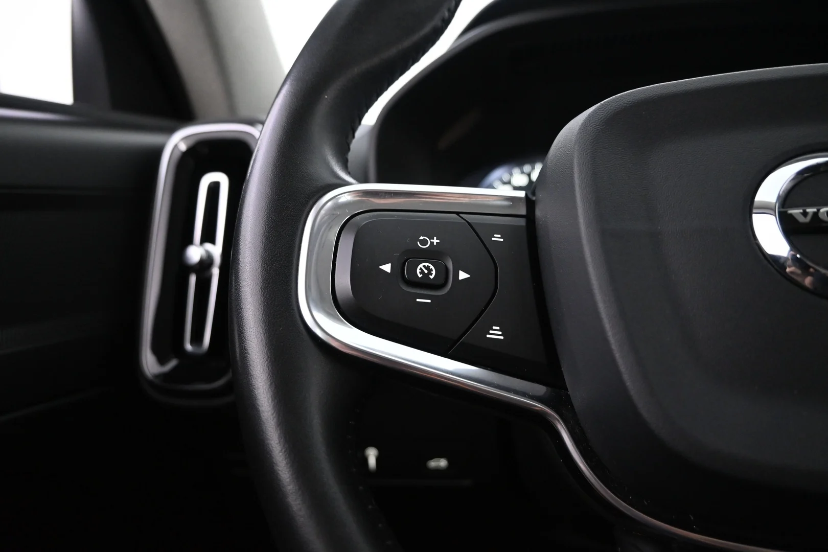 Car Image - zHftObuyakctUdL474V0j