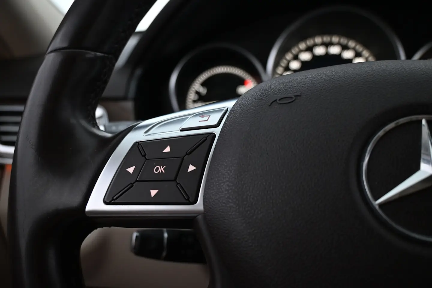 Car Image - 6cfw8EiMiB0PgHtXZiaPQM