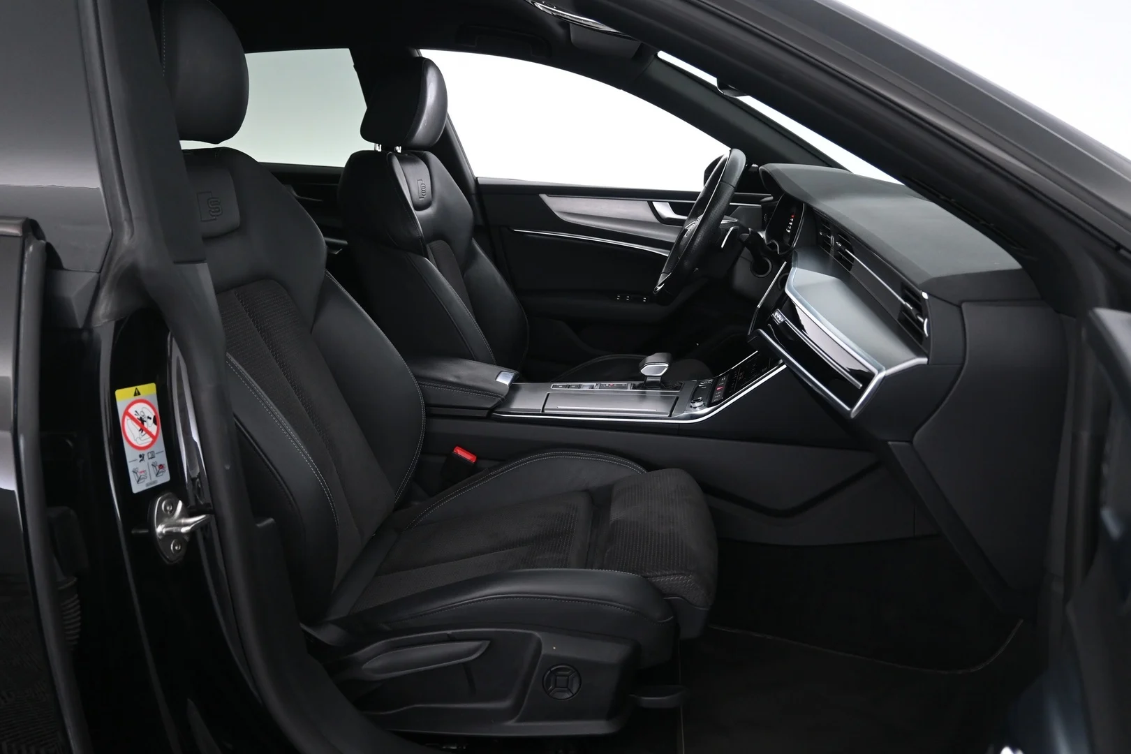 Car Image - 5AFX4YGVYKwMCAqYgCFoYY