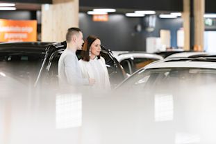 Nurmikko vihertää ja aurinko paistaa. Laita autosi kuntoon..