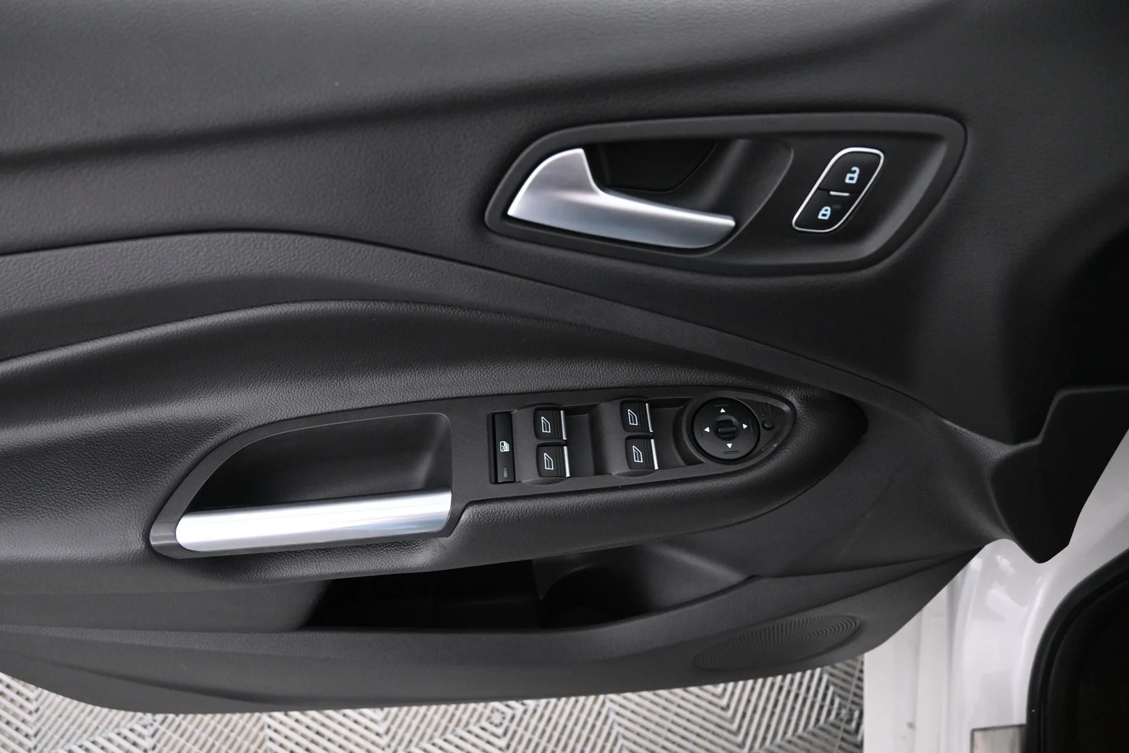 Car Image - 5GGY7UU7mmfUrB5y8uuz1z