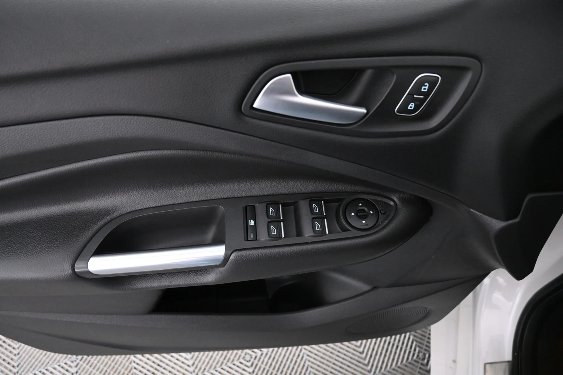 Car Image - 5GGY7UU7mmfUrB5y8uuz1z