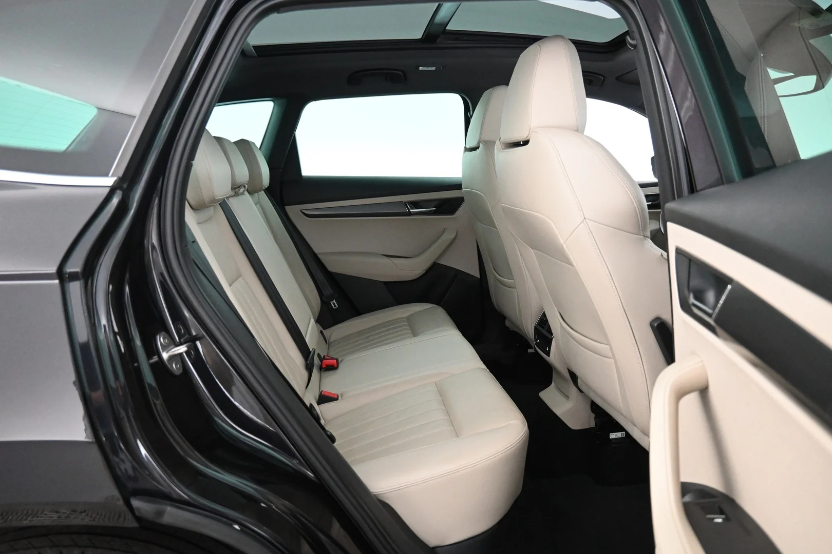 Car Image - 6mg8hPPqB5BCmJrFR42TpT