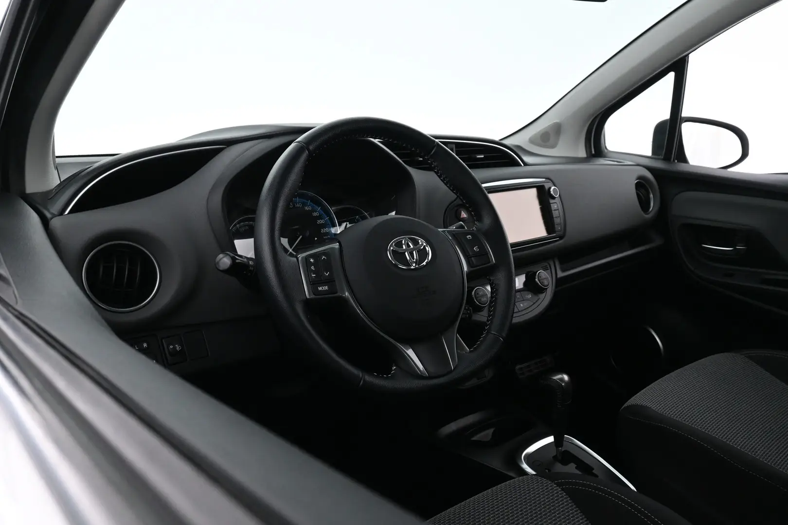 Car Image - 7Hv9gjzARlqtzPF3TknKdc