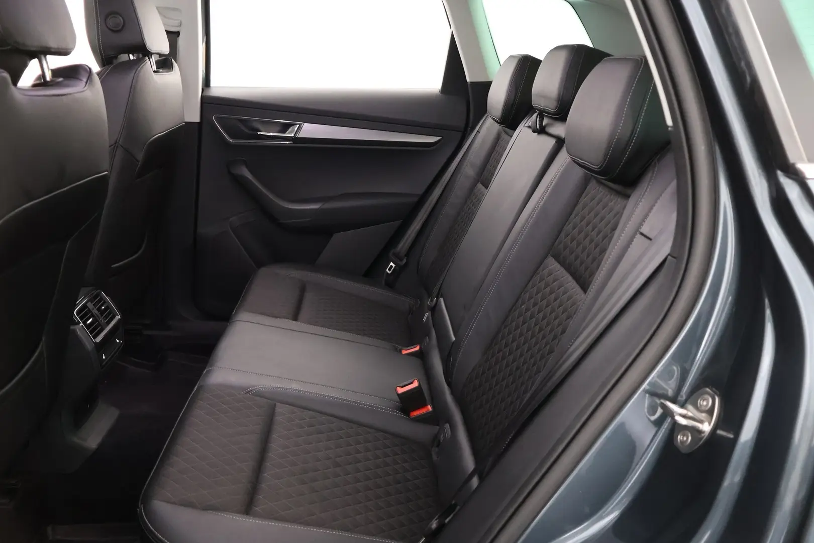 Car Image - 4Go0dQAwKBAvxrYWFR1efm