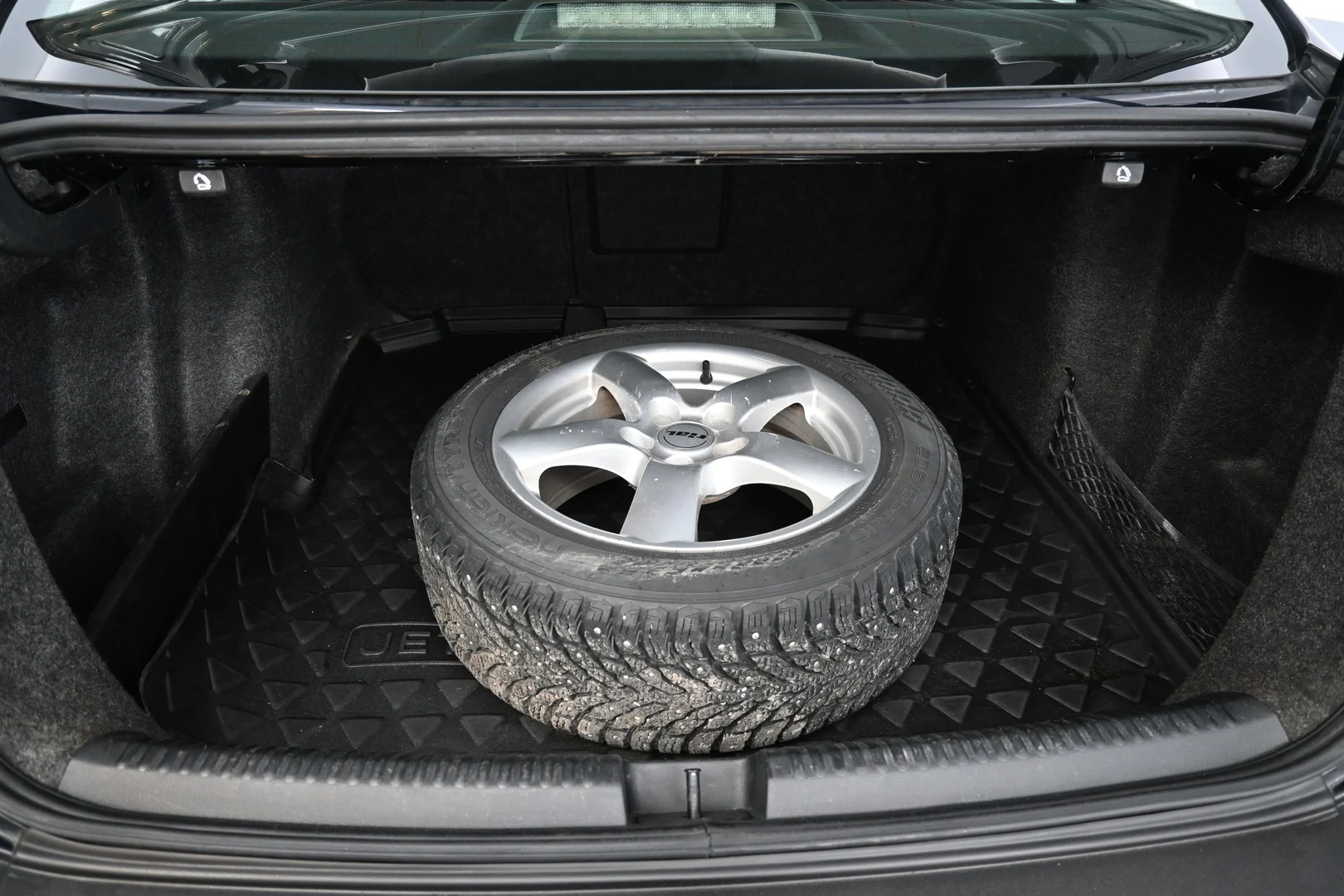 Car Image - 2Y8UQVmTqpf4xjzWVcuko1