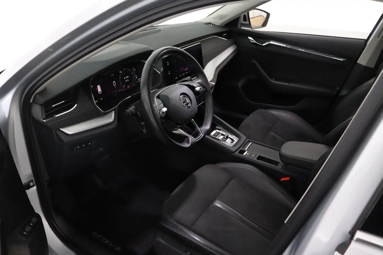 Car Image - el2slJT0mmnmQI7edaE74