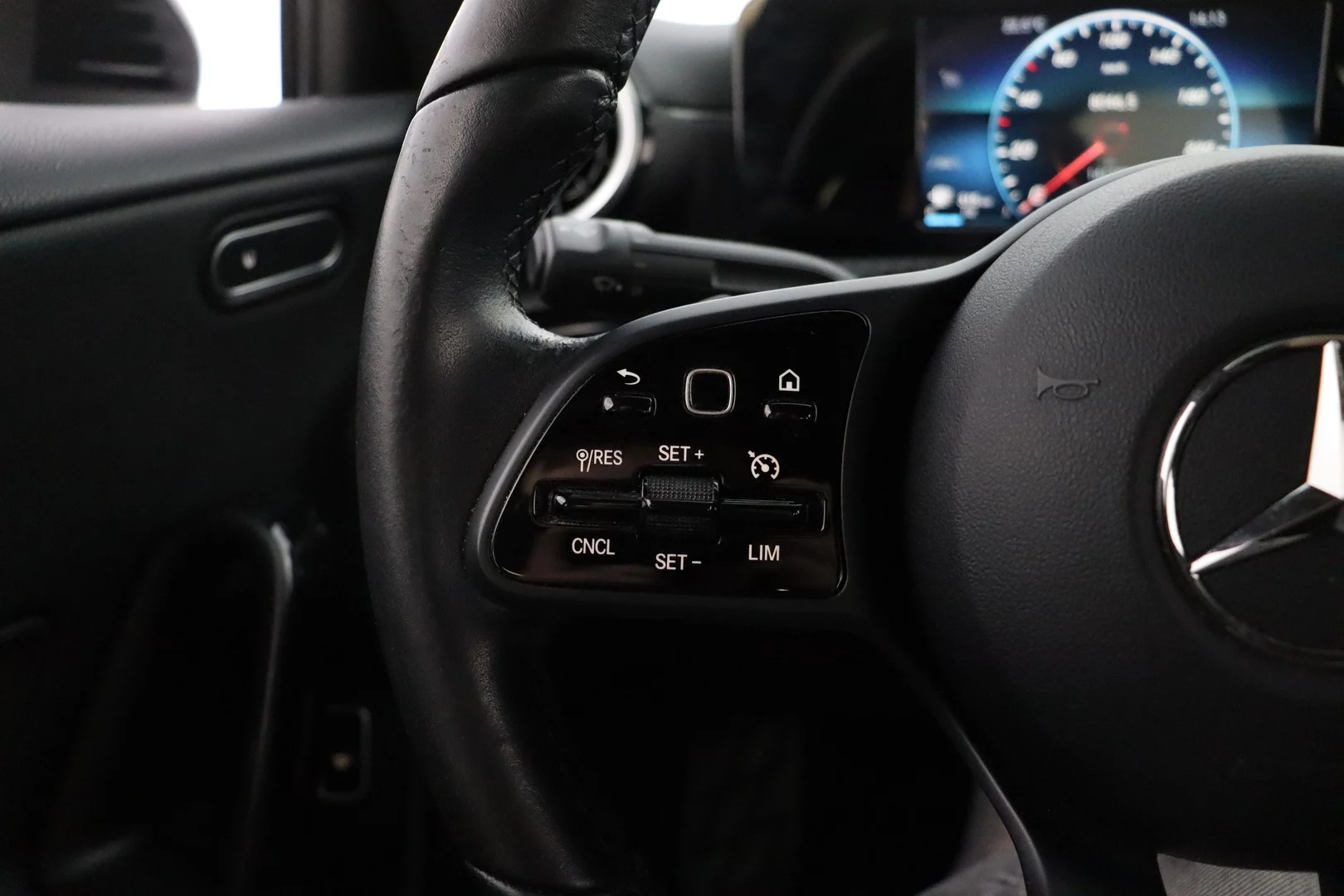 Car Image - 1AJWptYGq77wBgRpF1JJHC