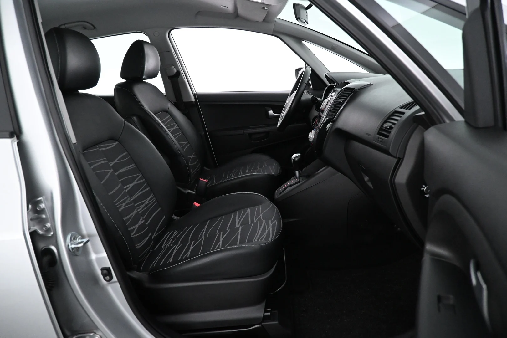 Car Image - 6U5GicPfOwxmLwEJOGwD1e