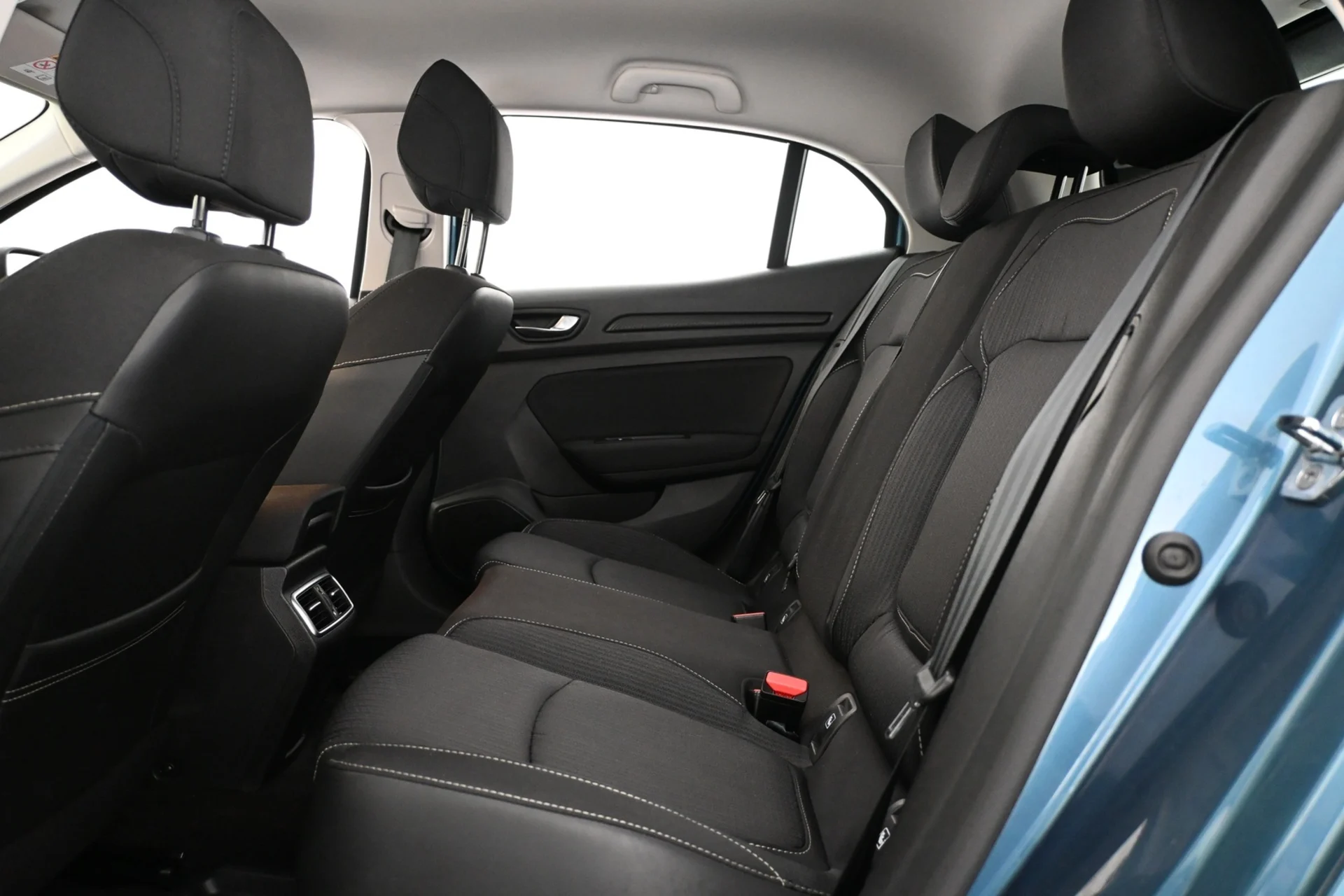 Car Image - 3E1le8vTSSZ5NHpfoQMt8C