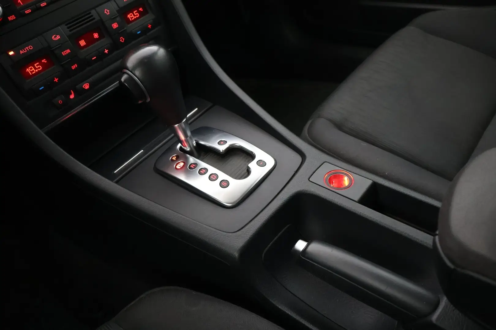 Car Image - 2caW5erBY8oqoDnM0Adt06