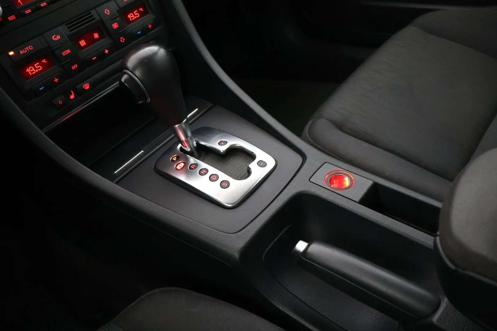 Car Image - 2caW5erBY8oqoDnM0Adt06