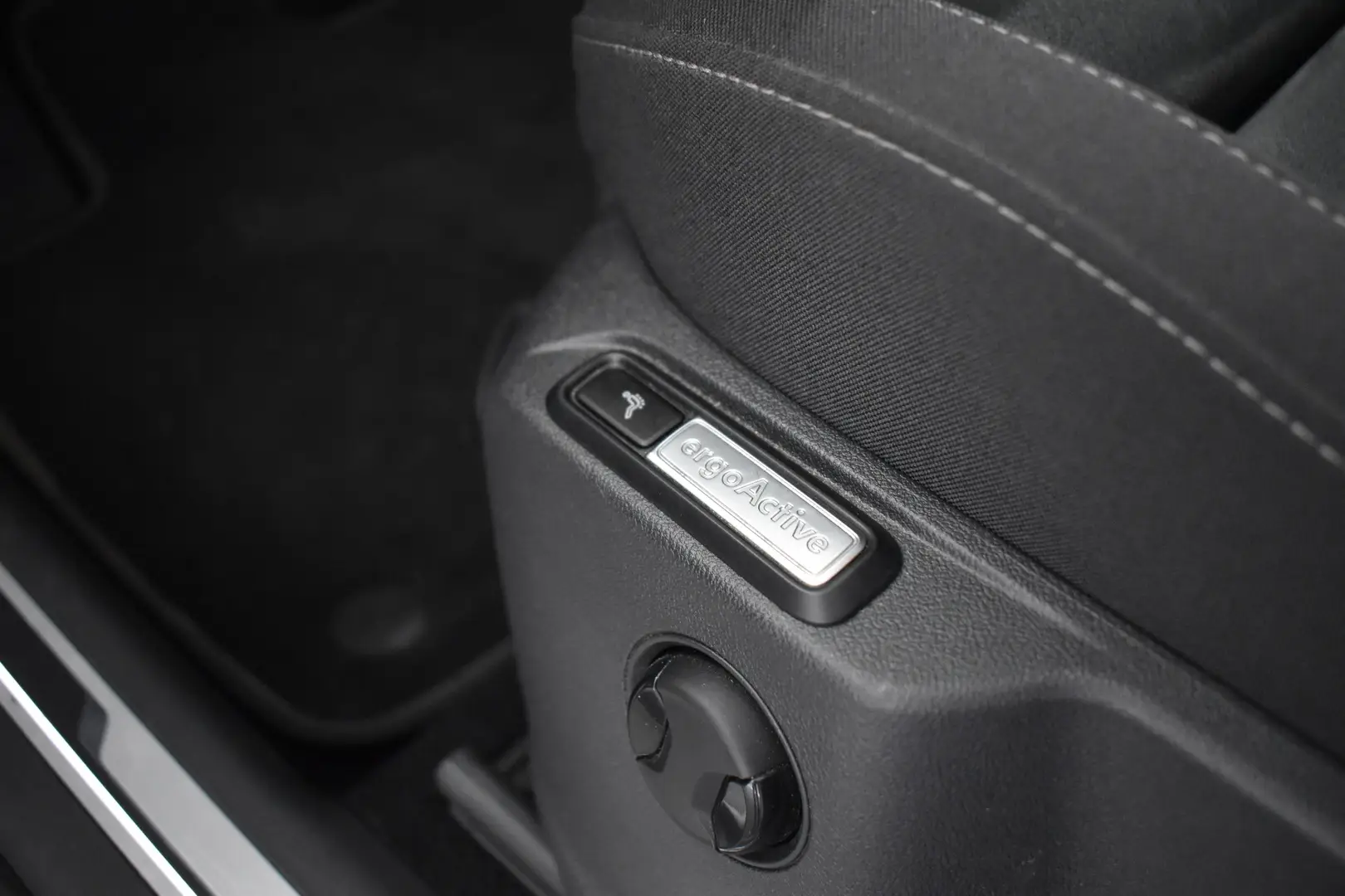 Car Image - 63ZOf69UNZl2ds5WPPQYP2