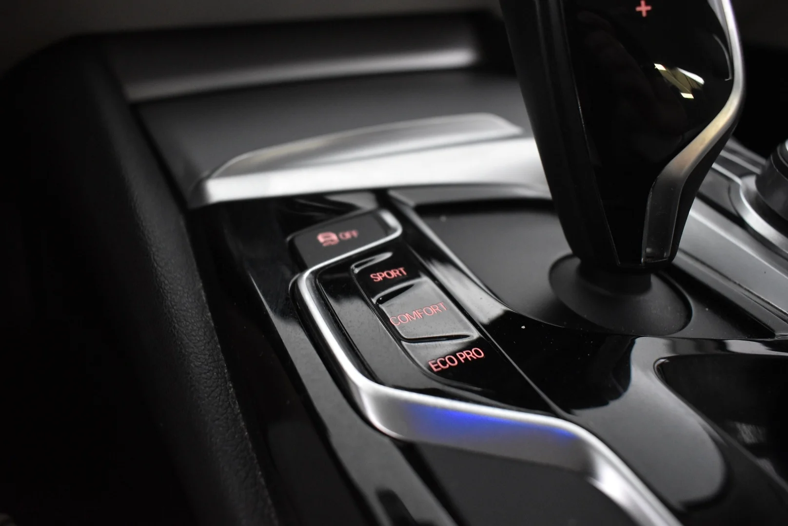 Car Image - 6EUWpFVXraAut0IW34qDzS