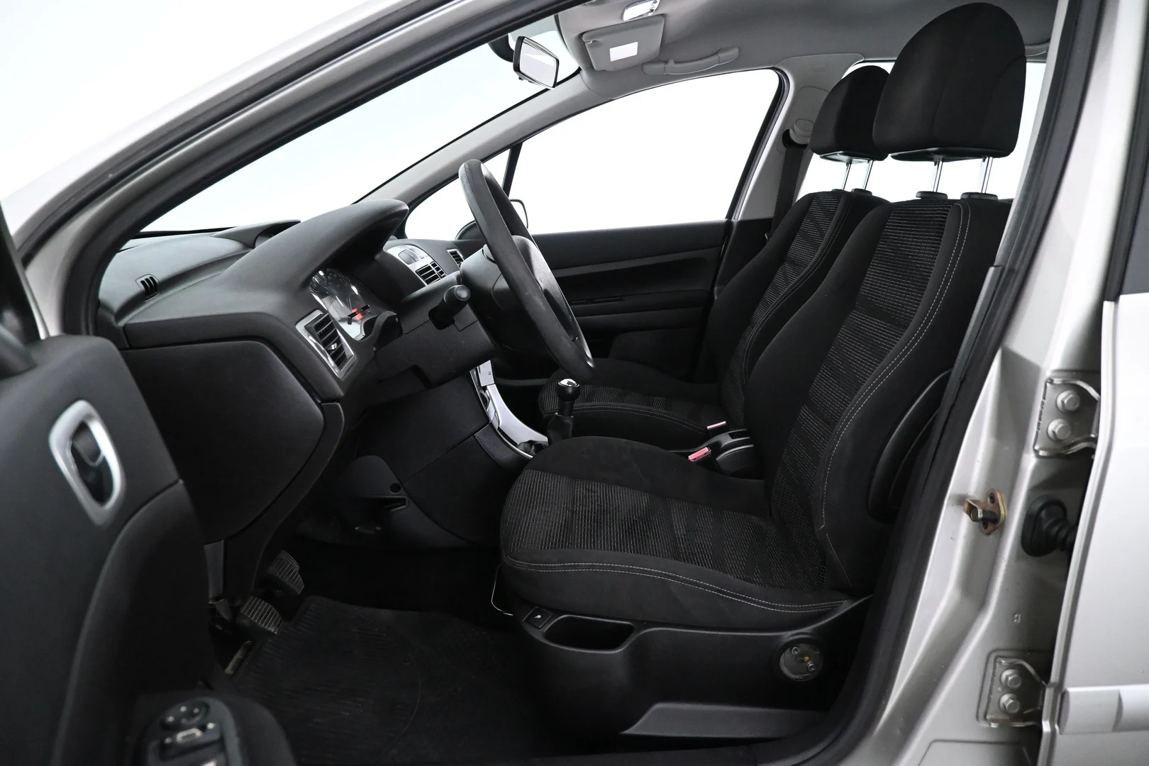 Car Image - 5jyXIKhiuwayWbooB9NfN6