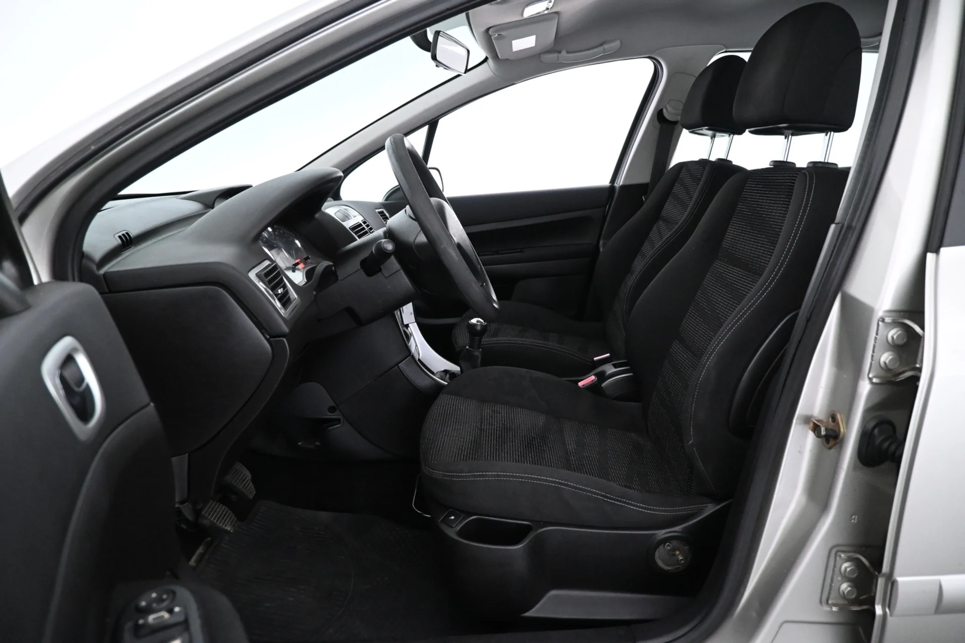 Car Image - 5jyXIKhiuwayWbooB9NfN6
