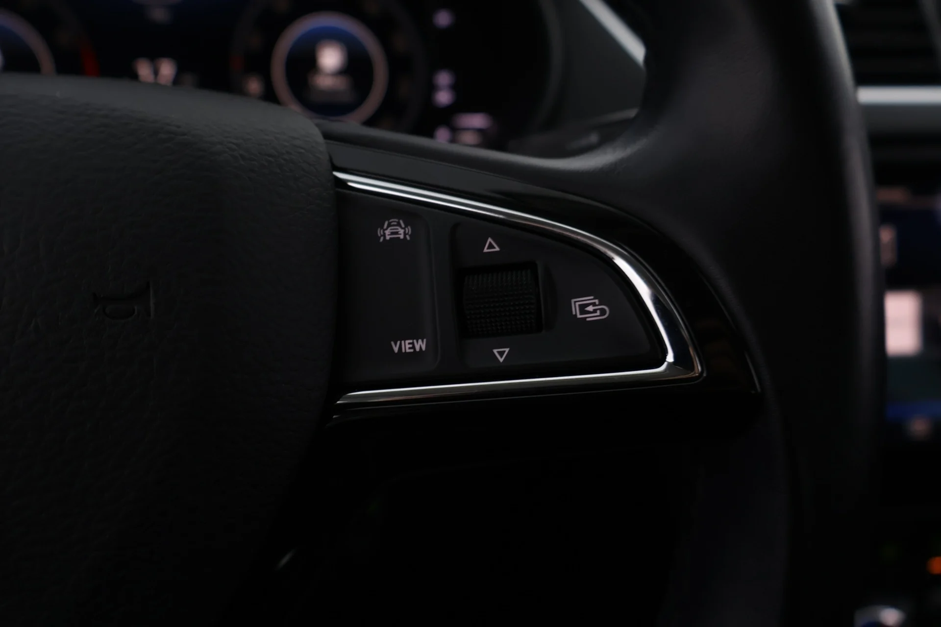 Car Image - 3wrO0wDRWv4ysyW56UTIvJ